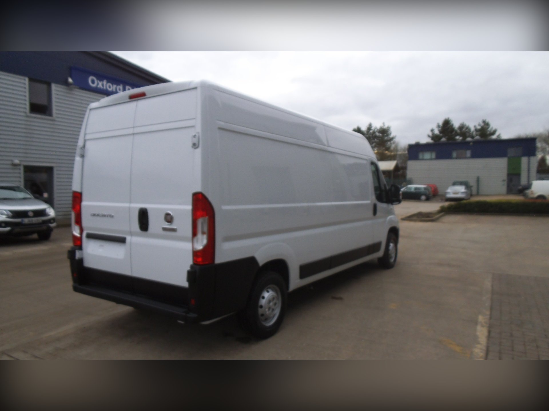 Fiat DUCATO 35 MH2 2.2 140CV PACK BUSINESS PLUS 3PL 2023 Gris